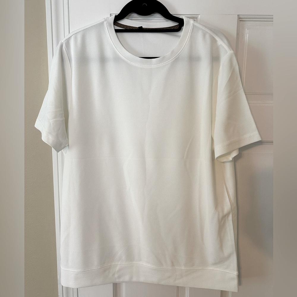 NWT Men’s White crew t-shirt. Waffle pattern. Large